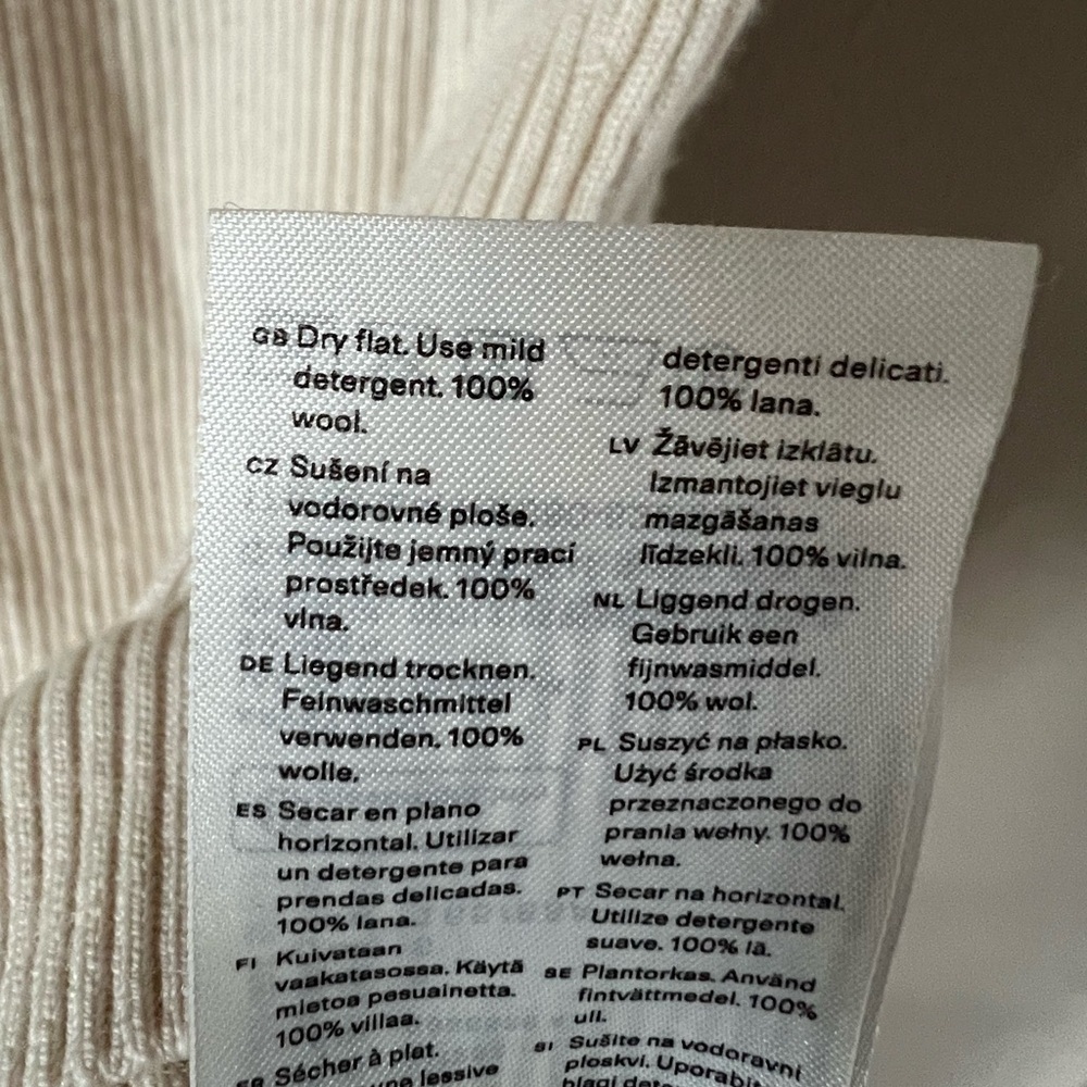 Arket 100% Wool V Neck Sleeveless Top - Picture 6 of 9